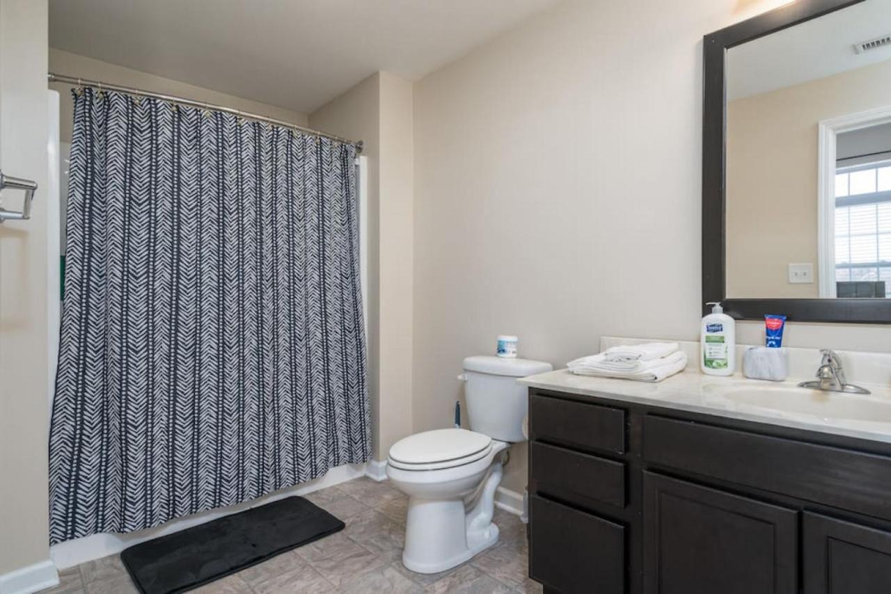 Private Bedroom Downtown Indy - Shared Indianapolis Ngoại thất bức ảnh